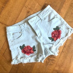 ‼️Windsor lightwash embroidered jean shorts
